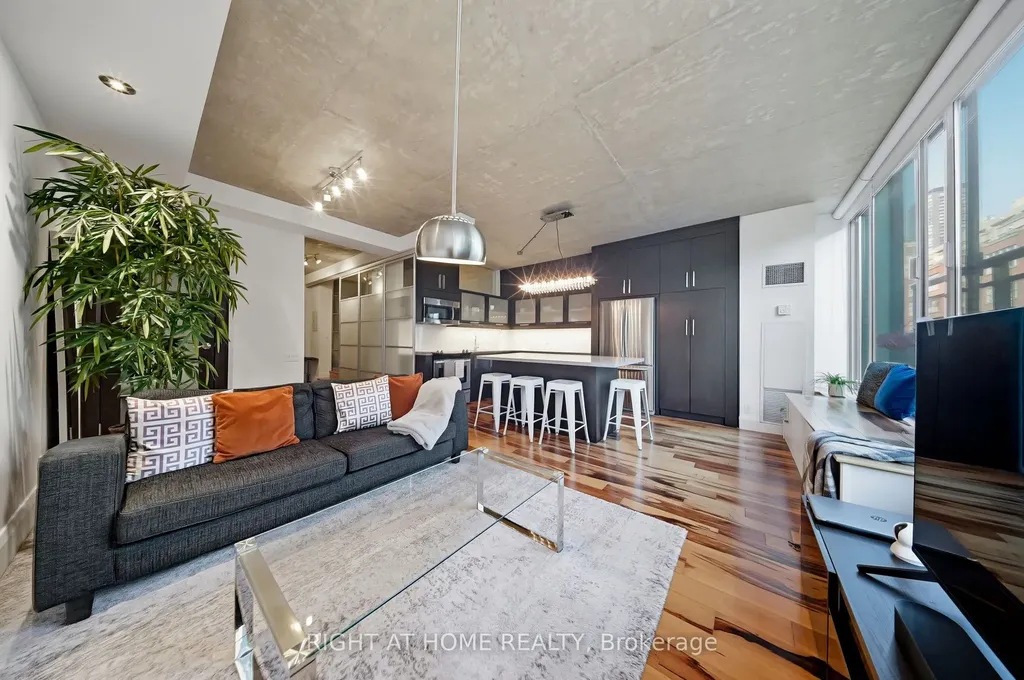 50 Camden Street Toronto ON M5V 3N1