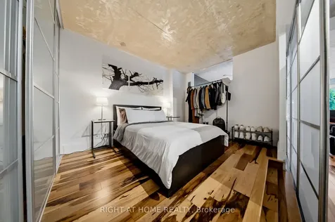 50 Camden Street Toronto ON M5V 3N1