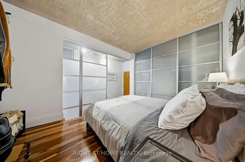 50 Camden Street Toronto ON M5V 3N1