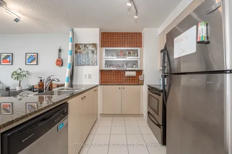 11 Brunel Court Toronto ON M5V 3Y3