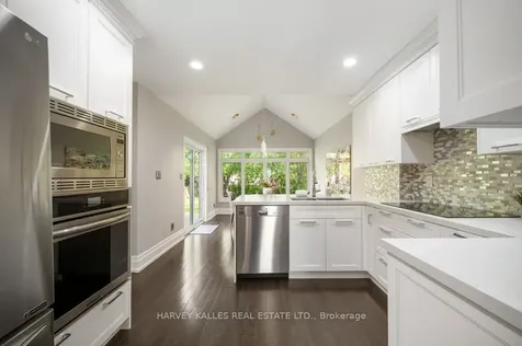 63 Westgate Boulevard Toronto ON M3H 1P1
