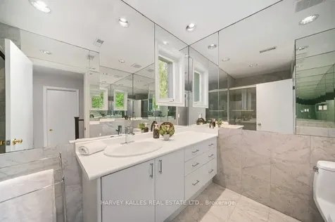 63 Westgate Boulevard Toronto ON M3H 1P1