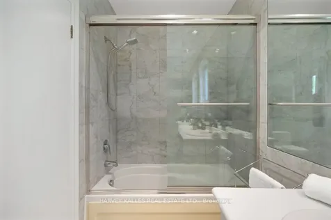 63 Westgate Boulevard Toronto ON M3H 1P1