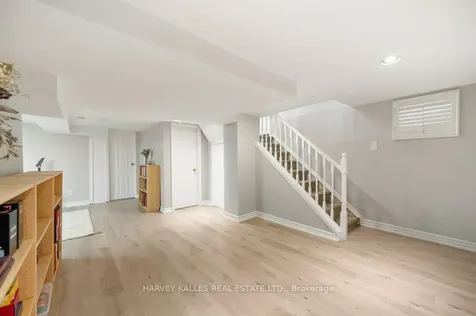 63 Westgate Boulevard Toronto ON M3H 1P1