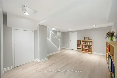 63 Westgate Boulevard Toronto ON M3H 1P1