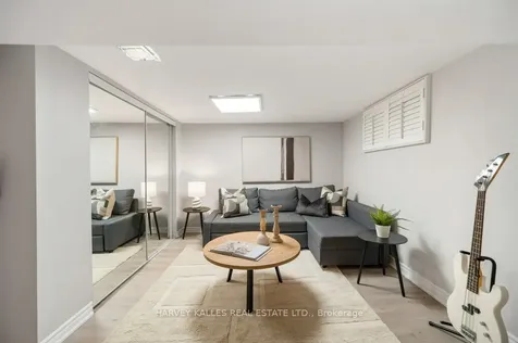 63 Westgate Boulevard Toronto ON M3H 1P1