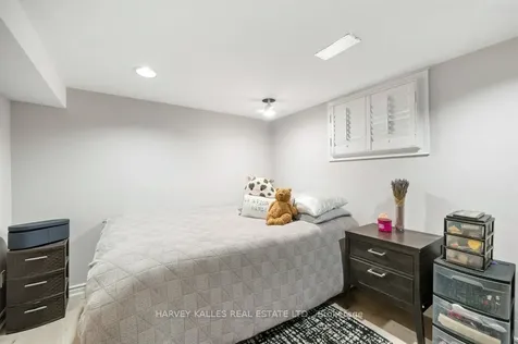 63 Westgate Boulevard Toronto ON M3H 1P1