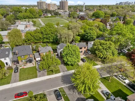 63 Westgate Boulevard Toronto ON M3H 1P1