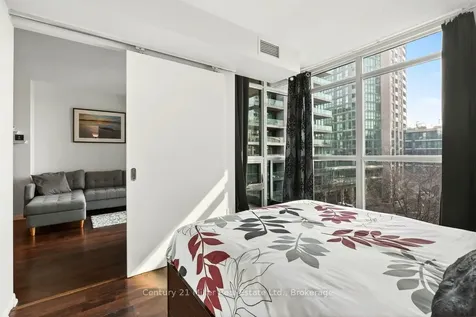 209 Fort York Boulevard Toronto ON M5V 4A1