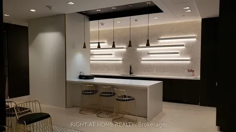 85 Wood Street Toronto ON M4Y 0E8