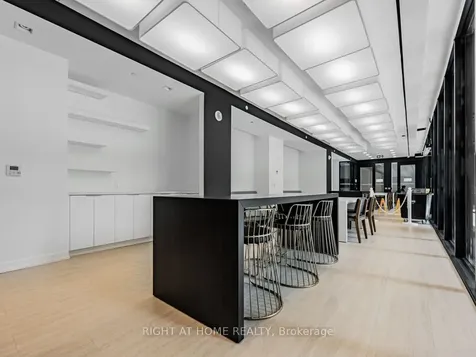 85 Wood Street Toronto ON M4Y 0E8