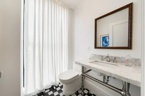 186 Humewood Drive Toronto ON M6C 2W9