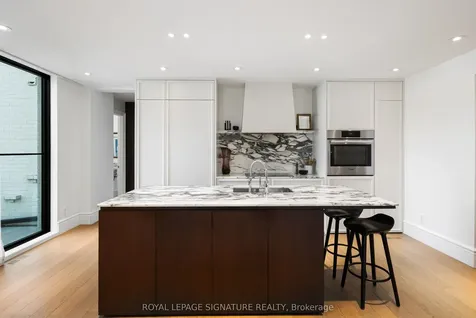 186 Humewood Drive Toronto ON M6C 2W9