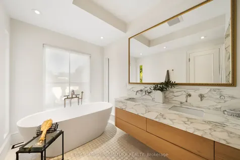 186 Humewood Drive Toronto ON M6C 2W9