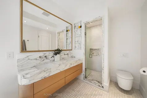 186 Humewood Drive Toronto ON M6C 2W9