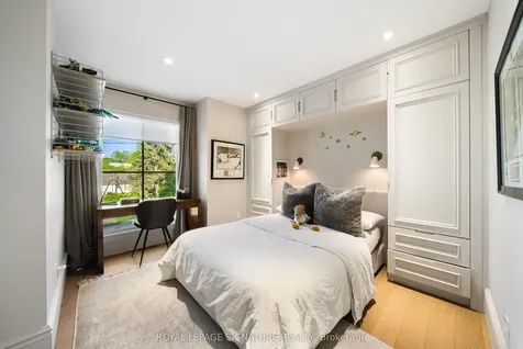 186 Humewood Drive Toronto ON M6C 2W9