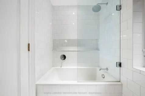 186 Humewood Drive Toronto ON M6C 2W9