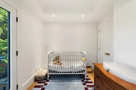 186 Humewood Drive Toronto ON M6C 2W9