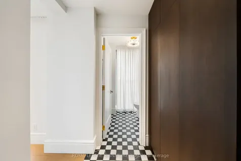 186 Humewood Drive Toronto ON M6C 2W9