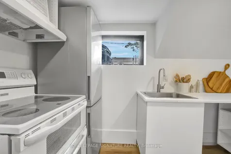 186 Humewood Drive Toronto ON M6C 2W9