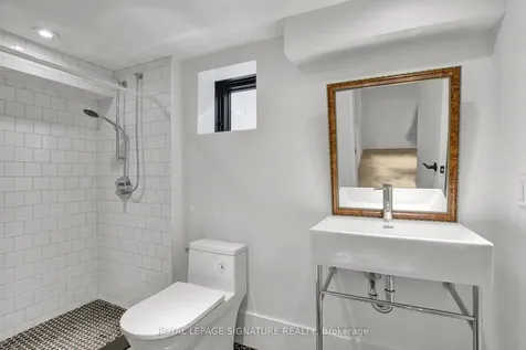 186 Humewood Drive Toronto ON M6C 2W9