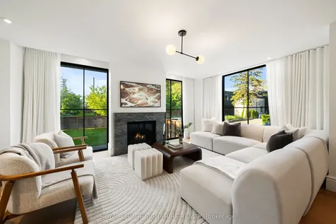 186 Humewood Drive Toronto ON M6C 2W9