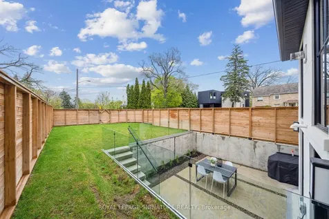 186 Humewood Drive Toronto ON M6C 2W9