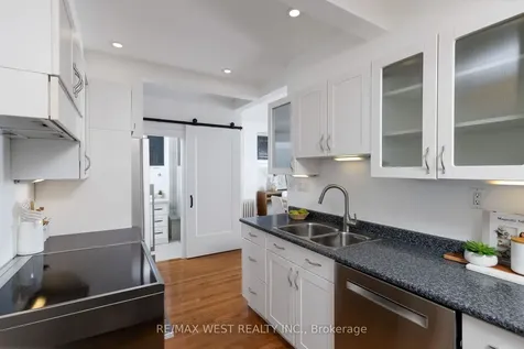 311 St Clair Avenue E Toronto ON M4T 1P3