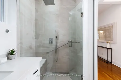 311 St Clair Avenue E Toronto ON M4T 1P3