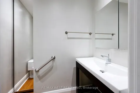 311 St Clair Avenue E Toronto ON M4T 1P3