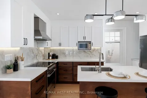 311 St Clair Avenue E Toronto ON M4T 1P3
