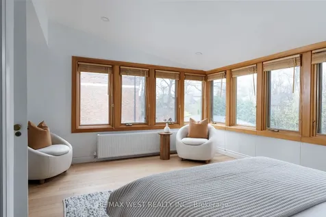 311 St Clair Avenue E Toronto ON M4T 1P3