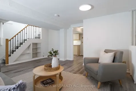 311 St Clair Avenue E Toronto ON M4T 1P3