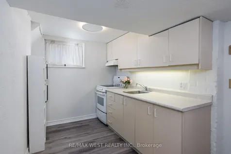 311 St Clair Avenue E Toronto ON M4T 1P3
