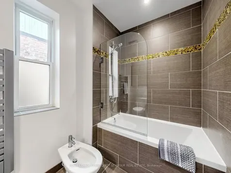225 Howland Avenue Toronto ON M5R 3B7