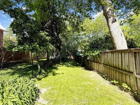 225 Howland Avenue Toronto ON M5R 3B7