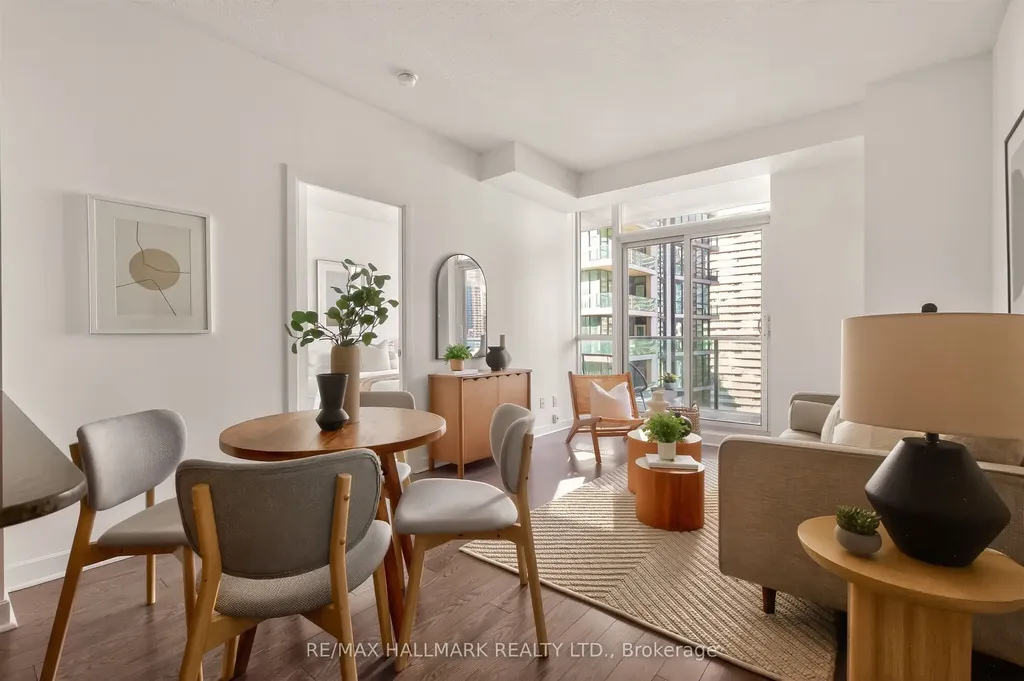 18 Harbour Street Toronto ON M6J 2Z6