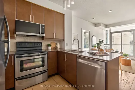 18 Harbour Street Toronto ON M6J 2Z6