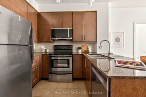 18 Harbour Street Toronto ON M6J 2Z6
