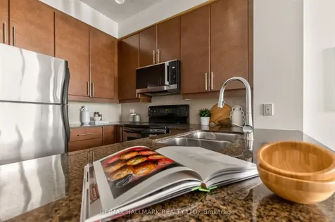 18 Harbour Street Toronto ON M6J 2Z6