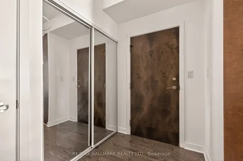18 Harbour Street Toronto ON M6J 2Z6