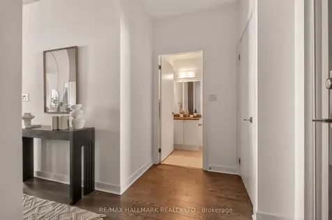 18 Harbour Street Toronto ON M6J 2Z6