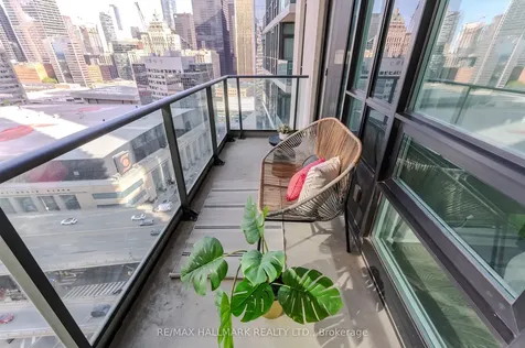 18 Harbour Street Toronto ON M6J 2Z6