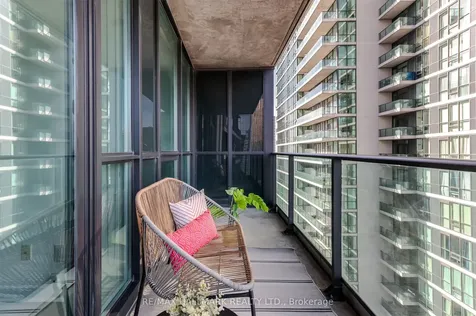 18 Harbour Street Toronto ON M6J 2Z6