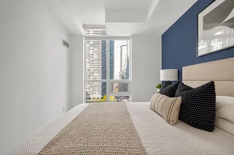 18 Harbour Street Toronto ON M6J 2Z6