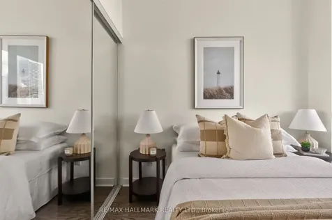 18 Harbour Street Toronto ON M6J 2Z6