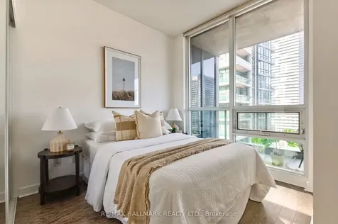 18 Harbour Street Toronto ON M6J 2Z6
