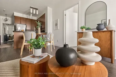 18 Harbour Street Toronto ON M6J 2Z6