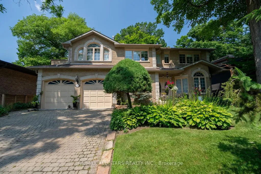 41 Deepwood Crescent Toronto ON M3C 1N7