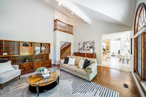 41 Deepwood Crescent Toronto ON M3C 1N7